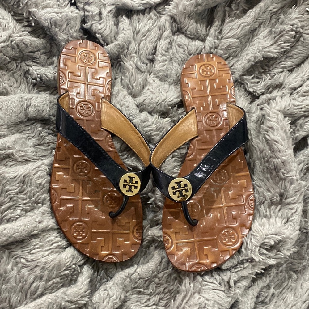 Black Patent Leather Tory Burch thong sandals size 6! Worn 2 times!